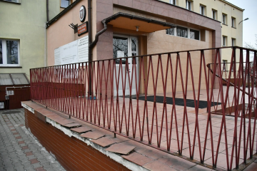 Tarasy i bariery budynku DPS w Miechowie do wymiany